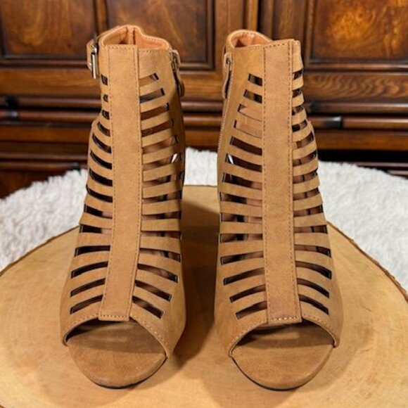 NWOT Charles Albert New York Tan Vegan Suede Laser Cut Side Zip Open Toe Shoe - Picture 9 of 14